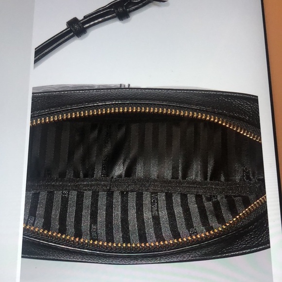 NWT Victoria’s Secret Top Zip Crossbody Emerald Croc embossed w/ gold hardware - Picture 3 of 9